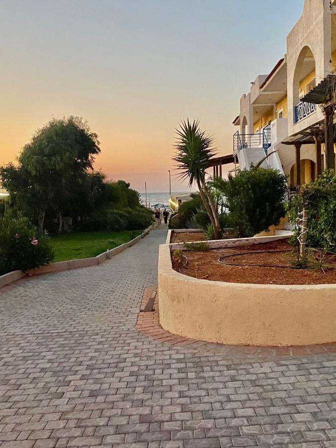 Mikes On The Beach Hersonissos (Crete) Exterior foto