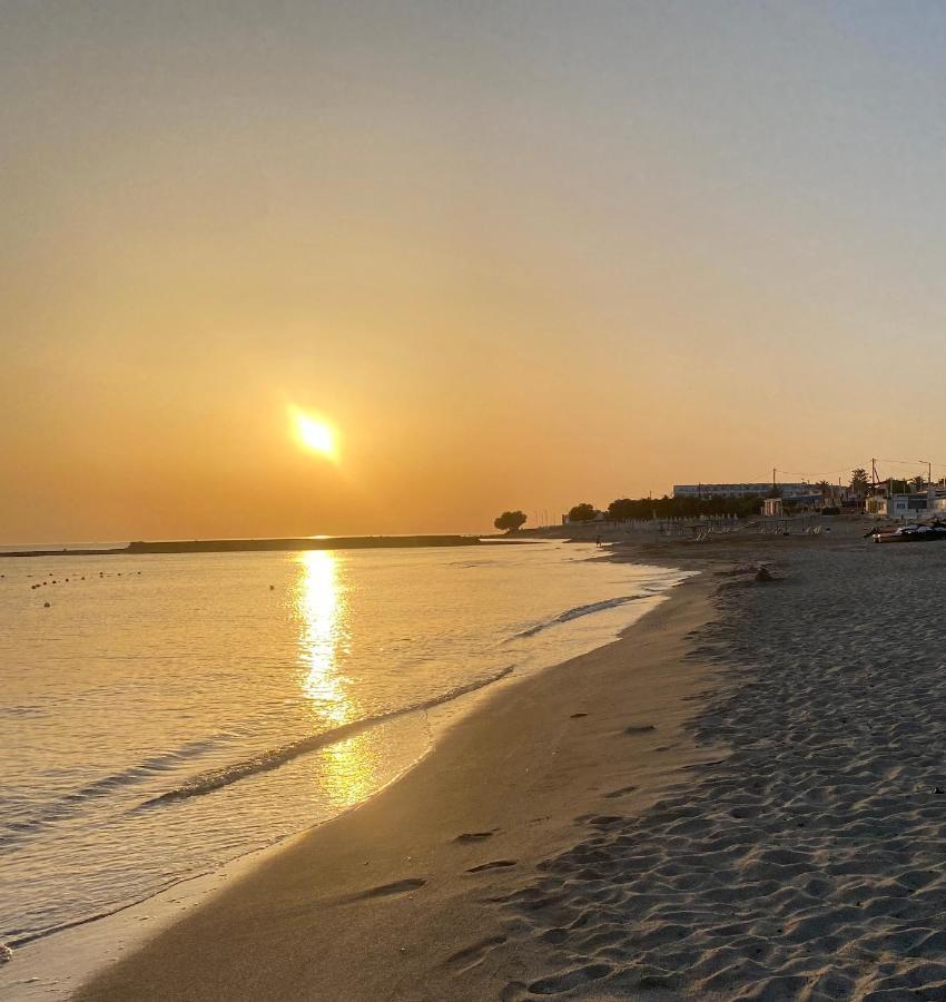 Mikes On The Beach Hersonissos (Crete) Exterior foto
